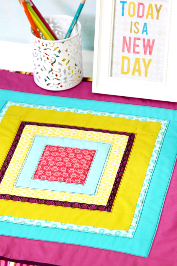 Tablerunner_purple_closeup(1)