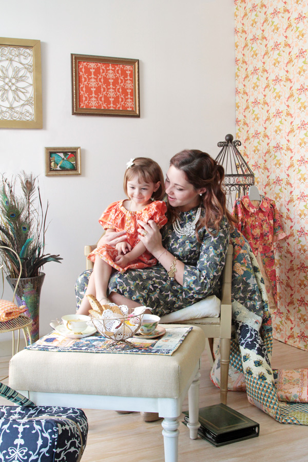 2splendor1920_mom&daughterWEB 2splendor1920_mom&daughterWEB